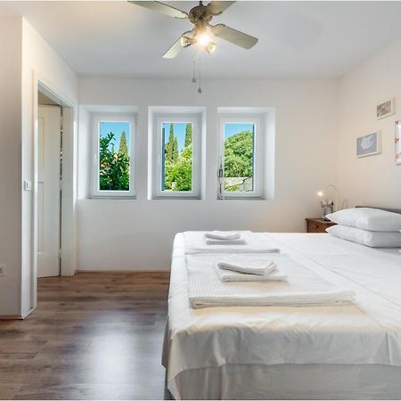Apartment Near Old Town, Free Parking & Huge Garden Дубровник Екстер'єр фото