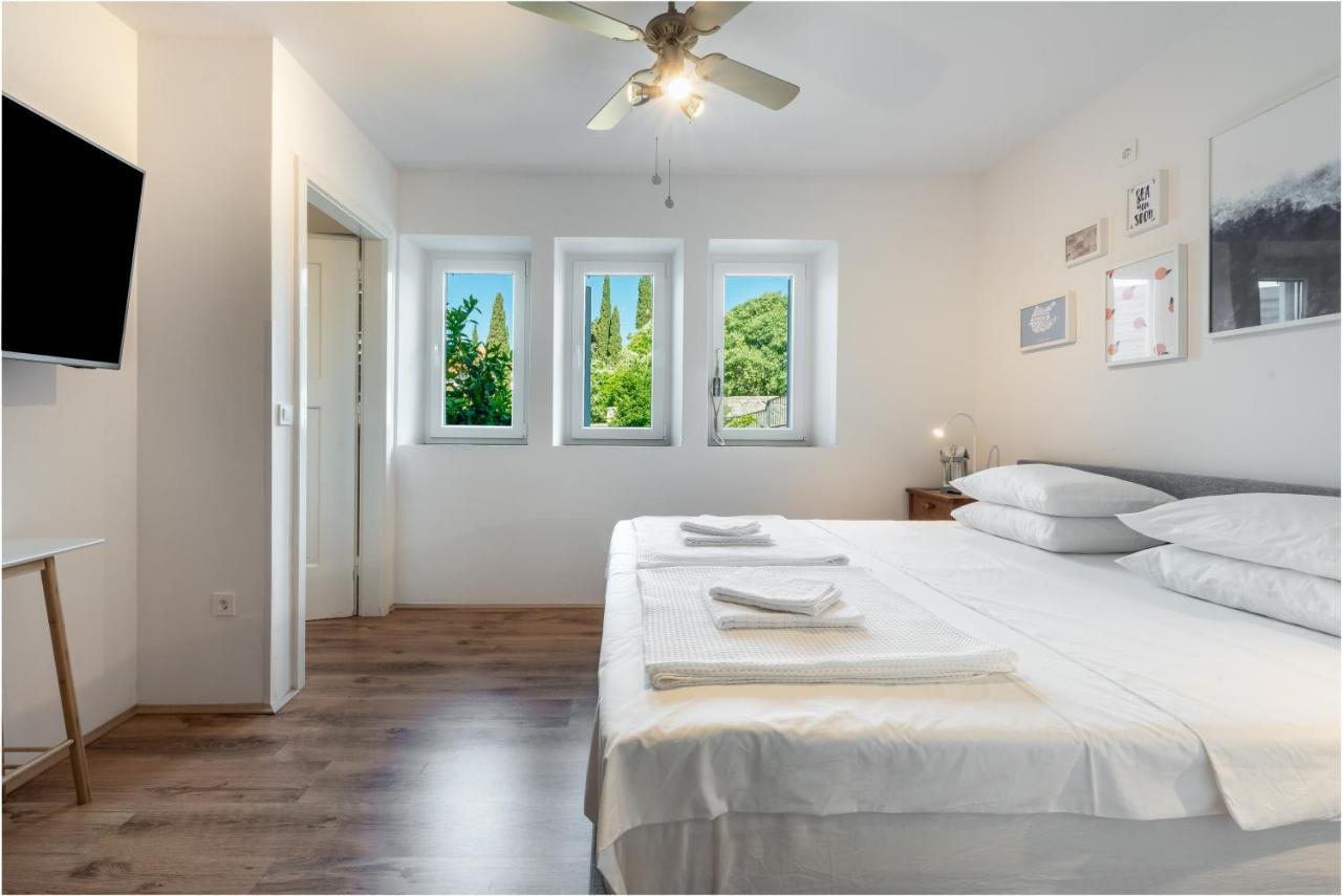Apartment Near Old Town, Free Parking & Huge Garden Дубровник Екстер'єр фото